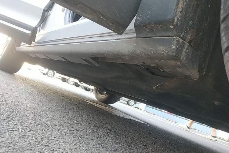 Used Lincoln Corsair 2021 2.0T Two-Wheel Drive Deluxe Edition Right Side Sill