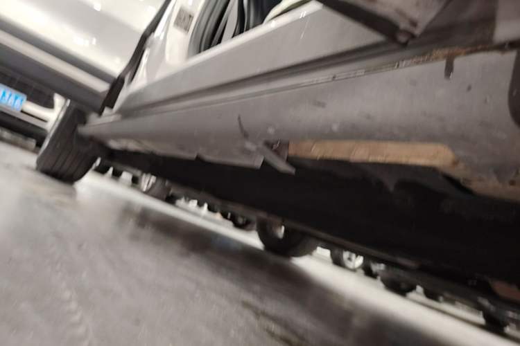 Used Lincoln Corsair 2021 2.0T Two-Wheel Drive Deluxe Edition Right Side Sill