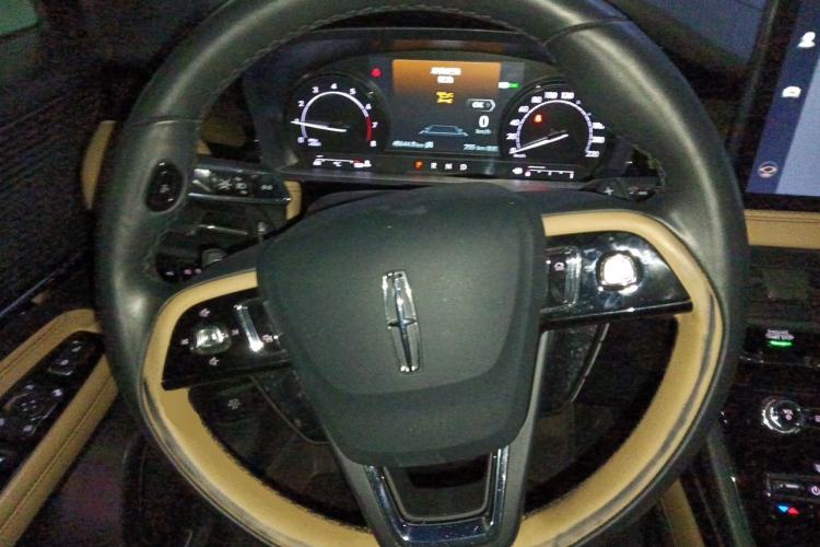 Used Lincoln Corsair 2021 2.0T Two-Wheel-Drive Luxury Edition Steering Wheel