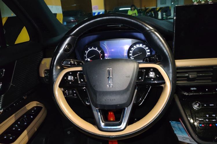 Used Lincoln Corsair 2021 2.0T Two-Wheel-Drive Luxury Edition Steering Wheel