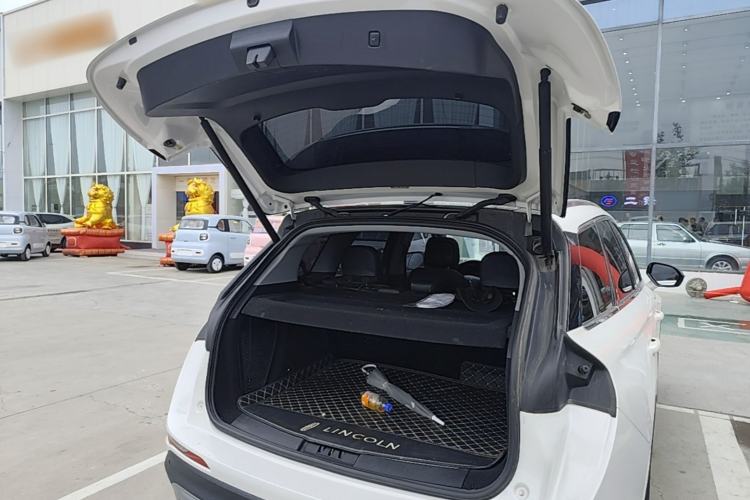 Used Lincoln Corsair 2021 2.0T Two-Wheel Drive Deluxe Edition Trunk