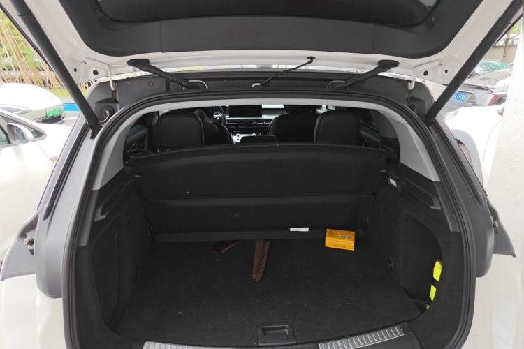 Used Lincoln Corsair 2021 2.0T Two-Wheel Drive Deluxe Edition Trunk
