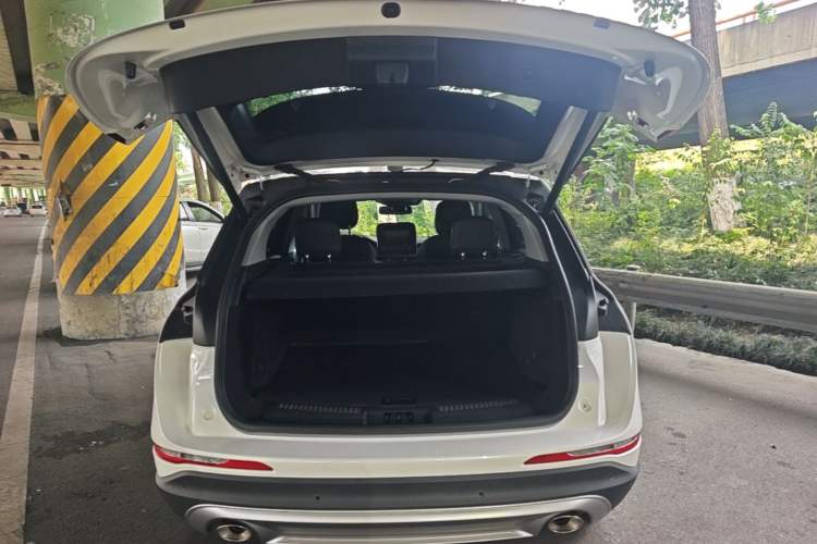 Used Lincoln Corsair 2021 2.0T Two-Wheel Drive Deluxe Edition Trunk