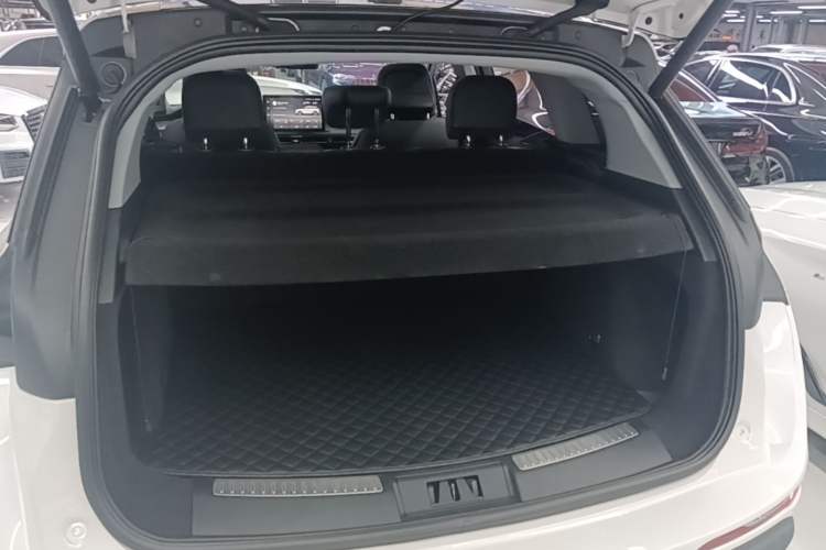Used Lincoln Corsair 2021 2.0T Two-Wheel Drive Deluxe Edition Trunk
