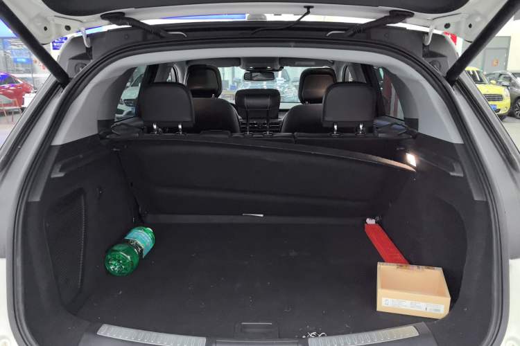 Used Lincoln Corsair 2021 2.0T Two-Wheel Drive Deluxe Edition Trunk