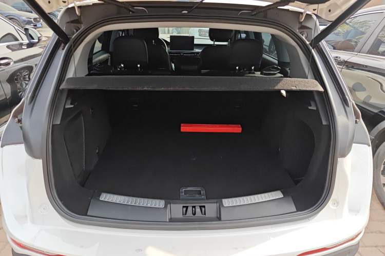 Used Lincoln Corsair 2021 2.0T Two-Wheel Drive Deluxe Edition Trunk