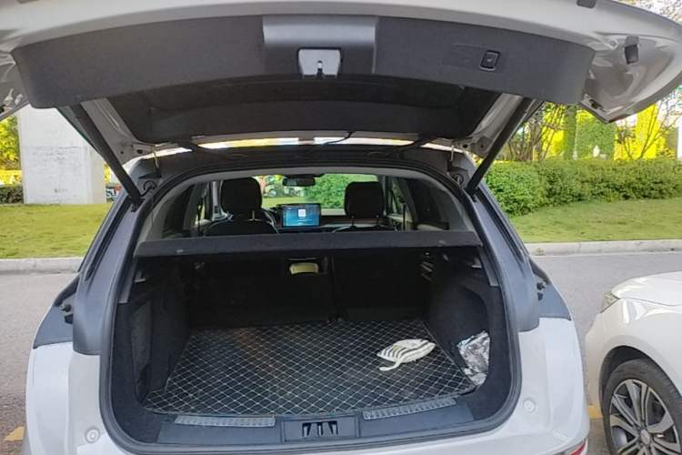 Used Lincoln Corsair 2021 2.0T Two-Wheel-Drive Luxury Edition Trunk