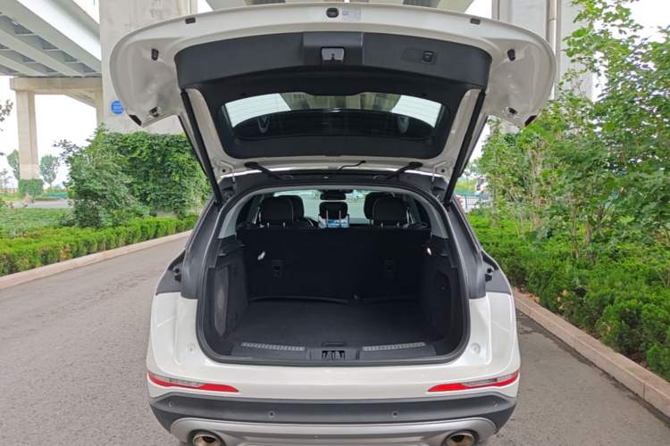 Used Lincoln Corsair 2021 2.0T Two-Wheel-Drive Luxury Edition Trunk