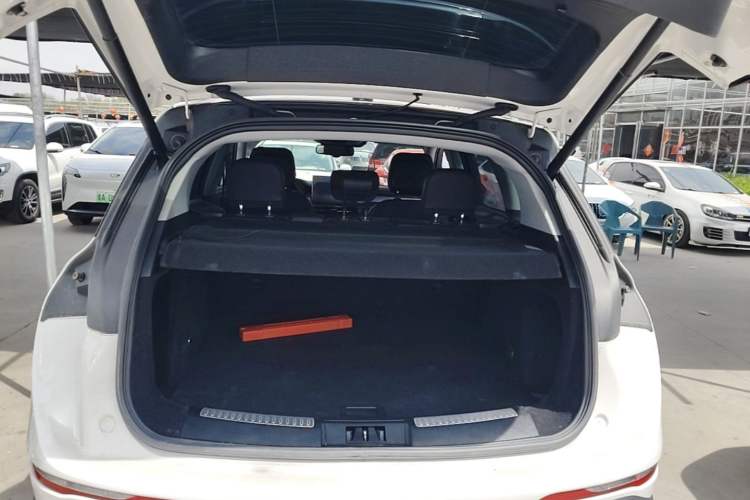 Used Lincoln Corsair 2021 2.0T Two-Wheel Drive Deluxe Edition Trunk