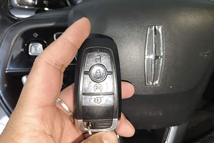 Used Lincoln Corsair 2021 2.0T Two-Wheel Drive Deluxe Edition Vehicle Key