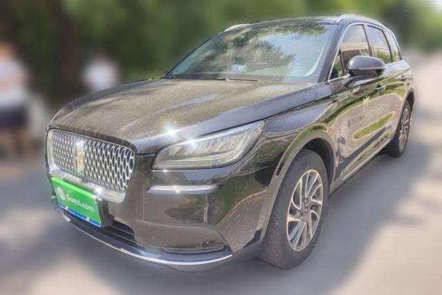 Ojetý Lincoln Corsair 2022 2.0T Two-Wheel Drive Deluxe Edition