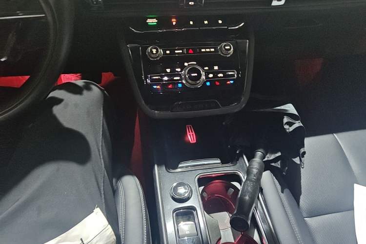 Used Lincoln Corsair 2022 2.0T Two-Wheel Drive Luxury Edition Audio And AC Panel