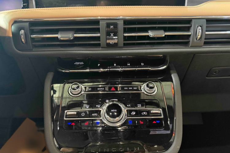 Used Lincoln Corsair 2022 2.0T Two-Wheel Drive Luxury Edition Audio And AC Panel