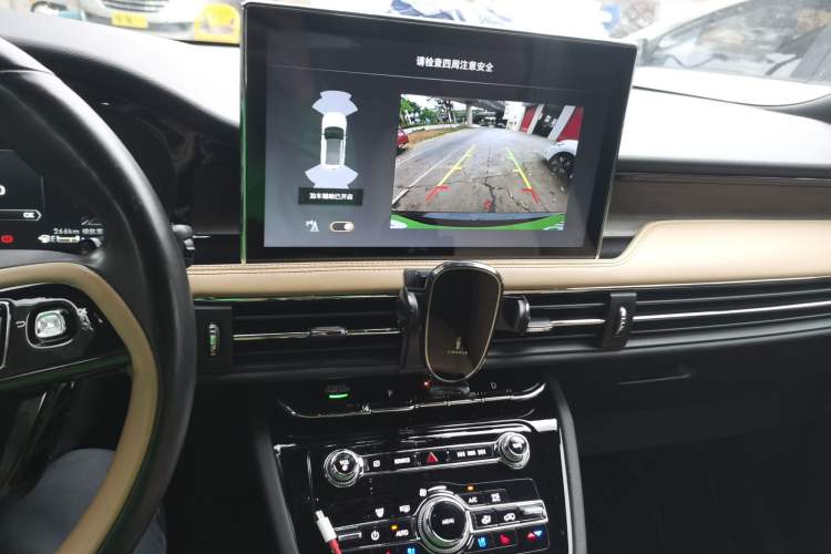 Used Lincoln Corsair 2022 2.0T Two-Wheel Drive Luxury Edition Audio And AC Panel