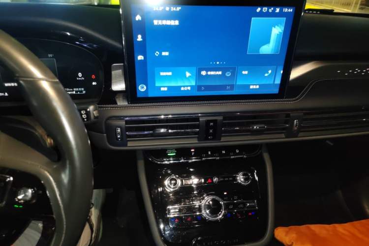 Used Lincoln Corsair 2022 Revised Version 2.0T Two-Wheel Drive Premium Edition Audio And AC Panel