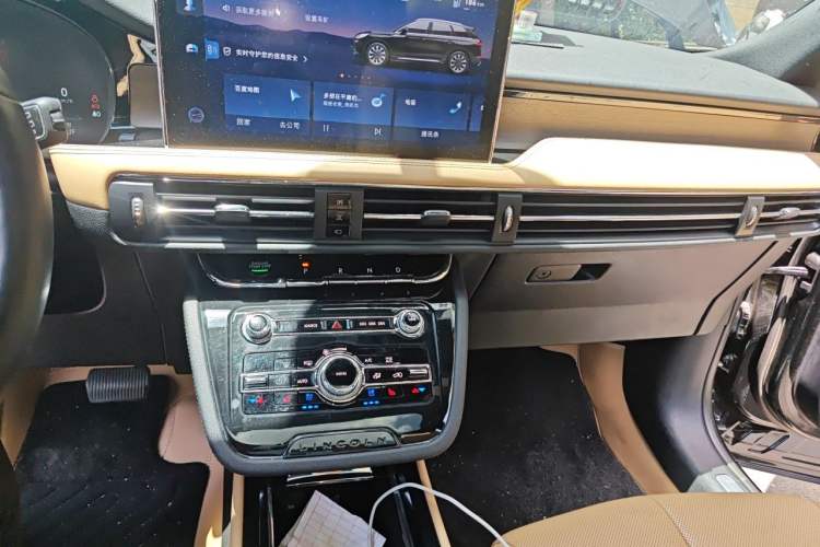 Used Lincoln Corsair 2022 2.0T Two-Wheel Drive Luxury Edition Audio And AC Panel