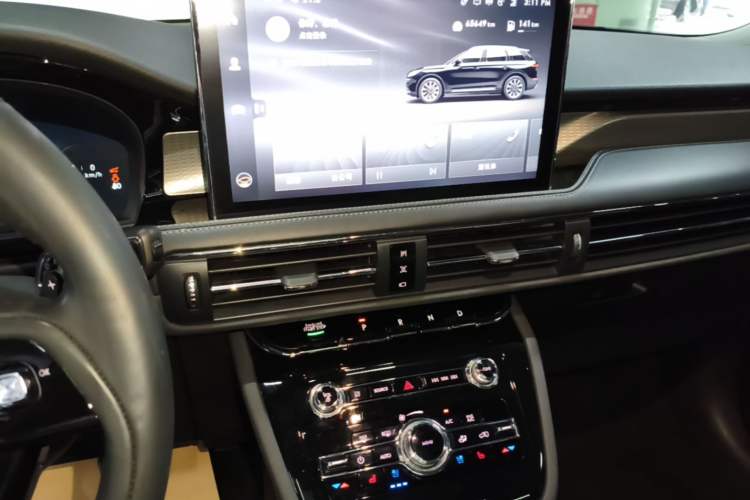 Used Lincoln Corsair 2022 2.0T Two-Wheel Drive Deluxe Edition Audio And AC Panel