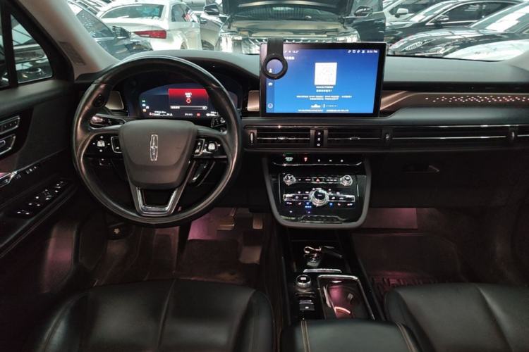 Used Lincoln Corsair 2022 2.0T Two-Wheel Drive Deluxe Edition Center Console