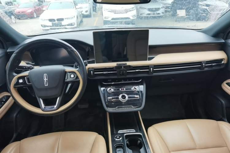 Used Lincoln Corsair 2022 2.0T Two-Wheel Drive Luxury Edition Center Console