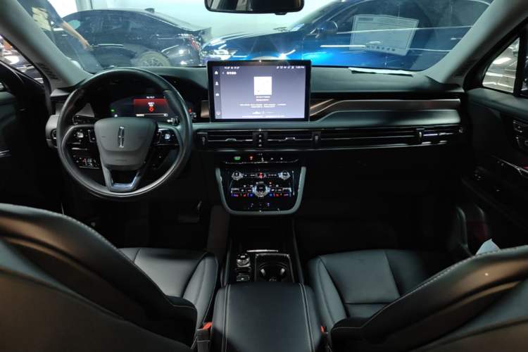 Used Lincoln Corsair 2022 2.0T Two-Wheel Drive Deluxe Edition Center Console