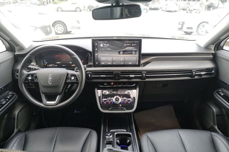 Used Lincoln Corsair 2022 2.0T Two-Wheel Drive Deluxe Edition Center Console
