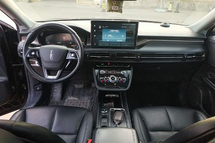 Used Lincoln Corsair 2022 2.0T Two-Wheel Drive Deluxe Edition Center Console
