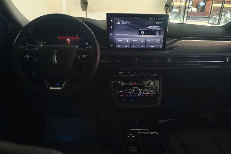 Used Lincoln Corsair 2022 2.0T Two-Wheel Drive Deluxe Edition Center Console
