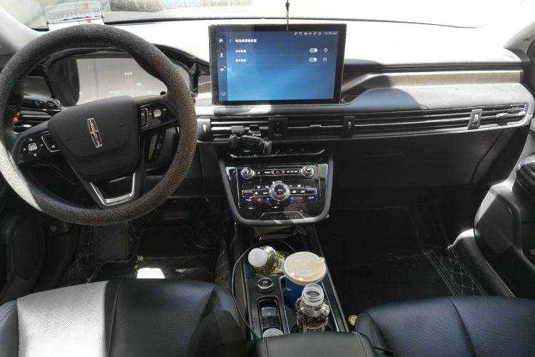 Used Lincoln Corsair 2022 2.0T Two-Wheel Drive Deluxe Edition Center Console