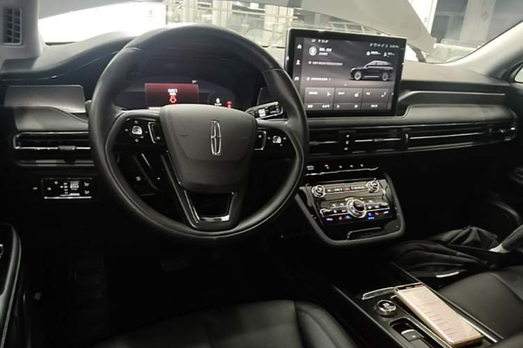 Used Lincoln Corsair 2022 2.0T Two-Wheel Drive Deluxe Edition Center Console