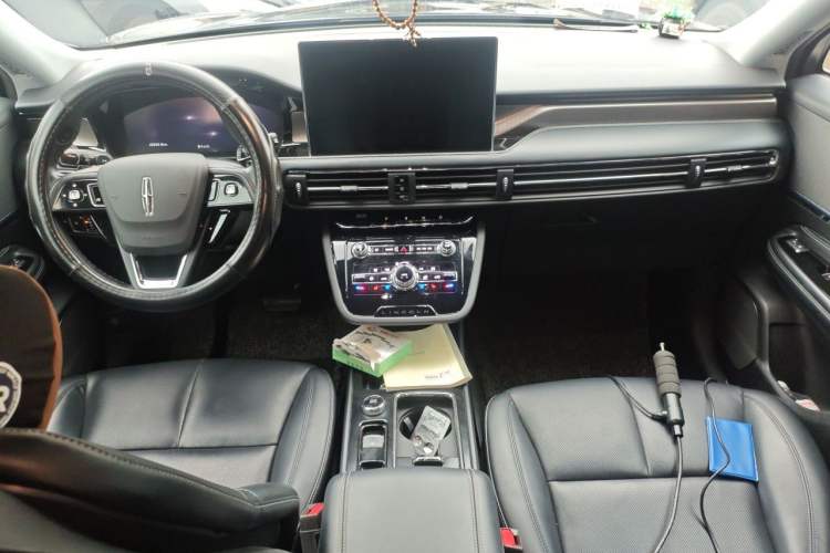 Used Lincoln Corsair 2022 2.0T Two-Wheel Drive Deluxe Edition Center Console