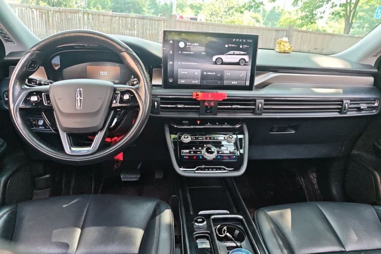 Used Lincoln Corsair 2022 2.0T Two-Wheel Drive Deluxe Edition Center Console
