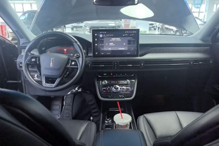 Used Lincoln Corsair 2022 2.0T Two-Wheel Drive Deluxe Edition Center Console