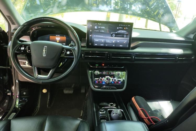 Used Lincoln Corsair 2022 2.0T Two-Wheel Drive Luxury Edition Center Console