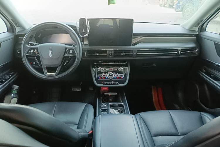Used Lincoln Corsair 2022 2.0T Two-Wheel Drive Deluxe Edition Center Console