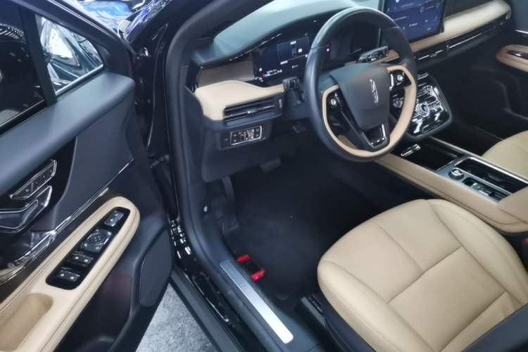 Used Lincoln Corsair 2022 2.0T Two-Wheel Drive Luxury Edition Driver Seat