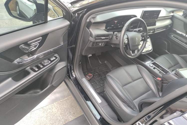 Used Lincoln Corsair 2022 2.0T Two-Wheel Drive Deluxe Edition Driver Seat