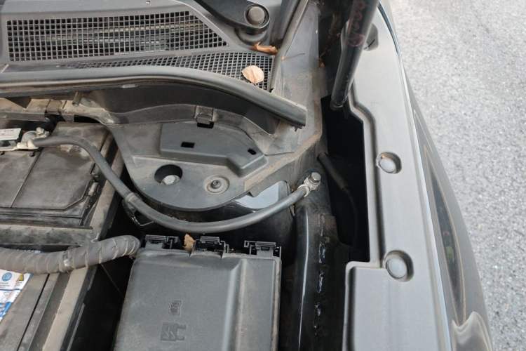 Used Lincoln Corsair 2022 2.0T Two-Wheel Drive Luxury Edition Engine Bay Left