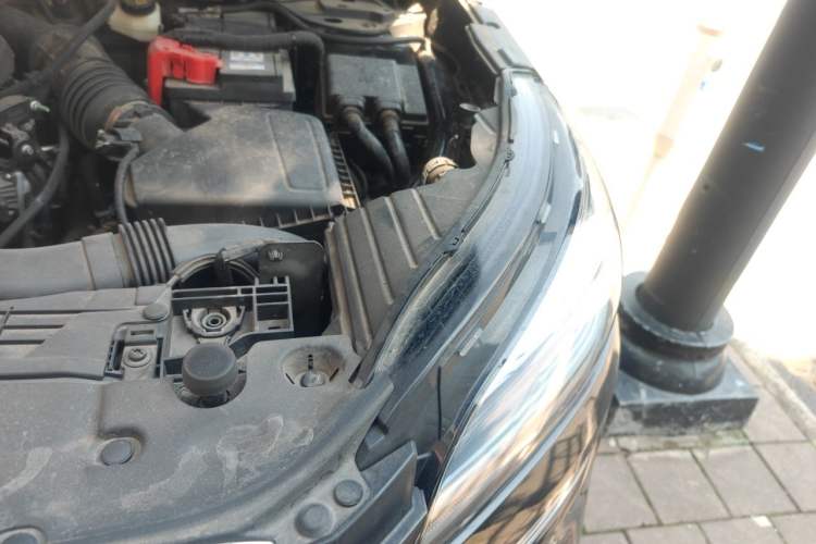 Used Lincoln Corsair 2022 2.0T Two-Wheel Drive Deluxe Edition Engine Bay Left