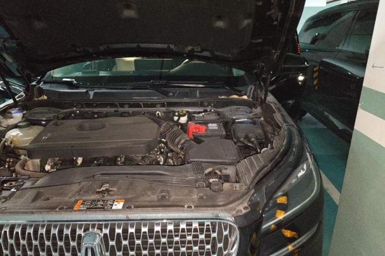 Used Lincoln Corsair 2022 Revised Version 2.0T Two-Wheel Drive Premium Edition Engine Bay Left