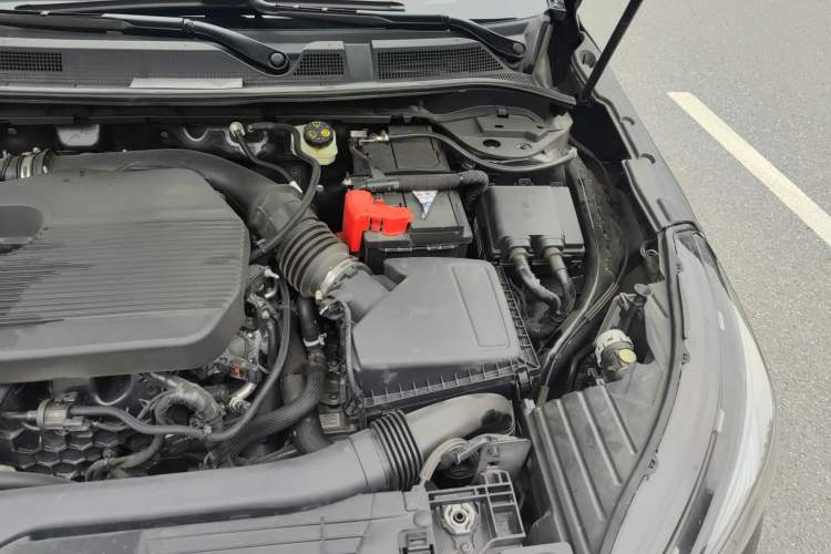 Used Lincoln Corsair 2022 2.0T Two-Wheel Drive Luxury Edition Engine Bay Left