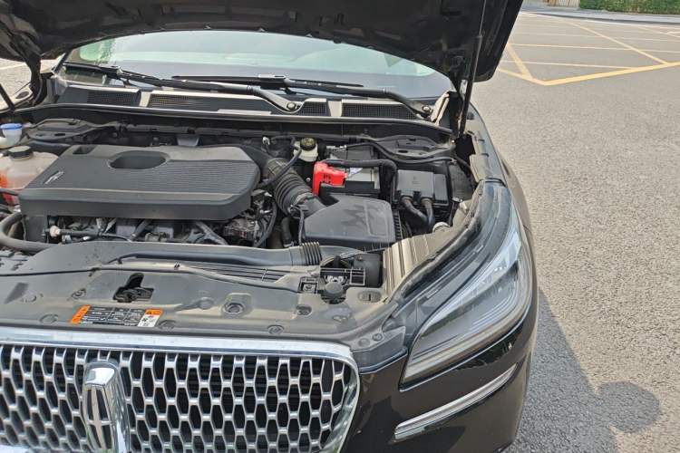 Used Lincoln Corsair 2022 2.0T Two-Wheel Drive Deluxe Edition Engine Bay Left