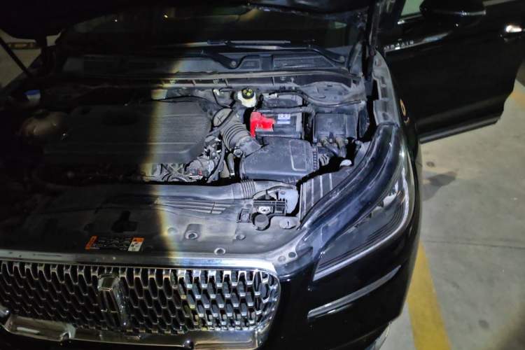 Used Lincoln Corsair 2022 2.0T Two-Wheel Drive Deluxe Edition Engine Bay Left
