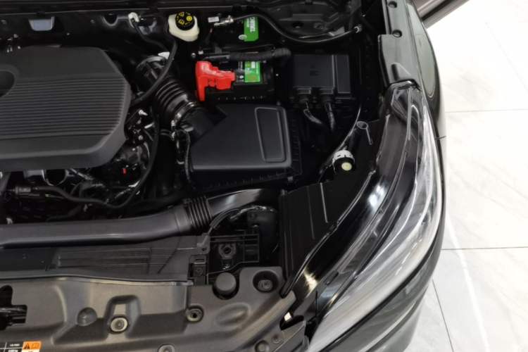 Used Lincoln Corsair 2022 2.0T Two-Wheel Drive Luxury Edition Engine Bay Left