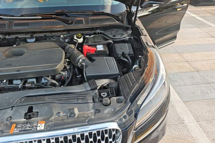 Used Lincoln Corsair 2022 Revised Version 2.0T Two-Wheel Drive Premium Edition Engine Bay Left