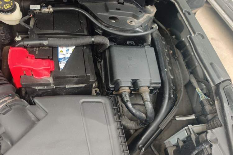 Used Lincoln Corsair 2022 2.0T Two-Wheel Drive Deluxe Edition Engine Bay Left