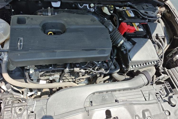 Used Lincoln Corsair 2022 Revised Version 2.0T Two-Wheel Drive Luxury Edition Engine Bay