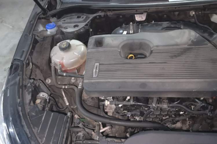 Used Lincoln Corsair 2022 2.0T Two-Wheel Drive Deluxe Edition Engine Bay Right