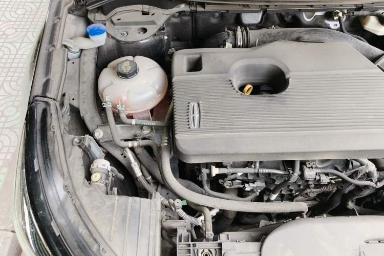 Used Lincoln Corsair 2022 Revised Version 2.0T Two-Wheel Drive Luxury Edition Engine Bay Right