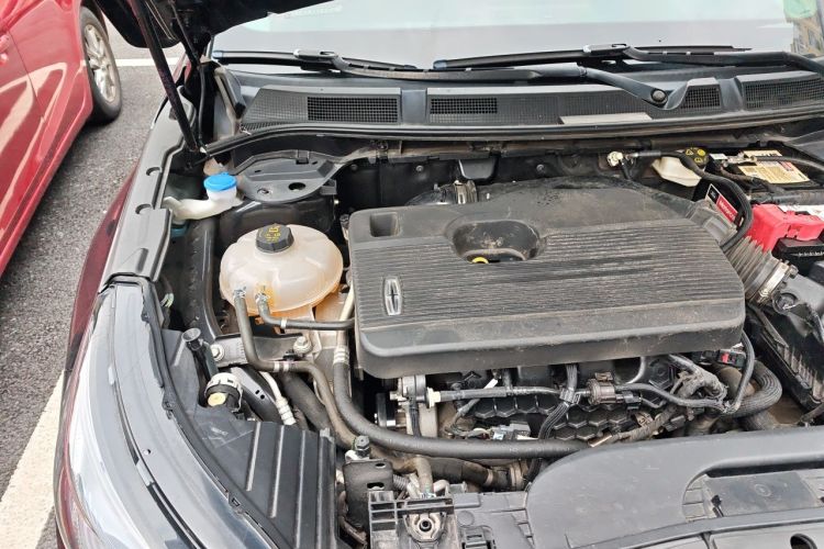 Used Lincoln Corsair 2022 2.0T Two-Wheel Drive Luxury Edition Engine Bay Right