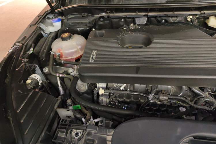 Used Lincoln Corsair 2022 2.0T Two-Wheel Drive Luxury Edition Engine Bay Right